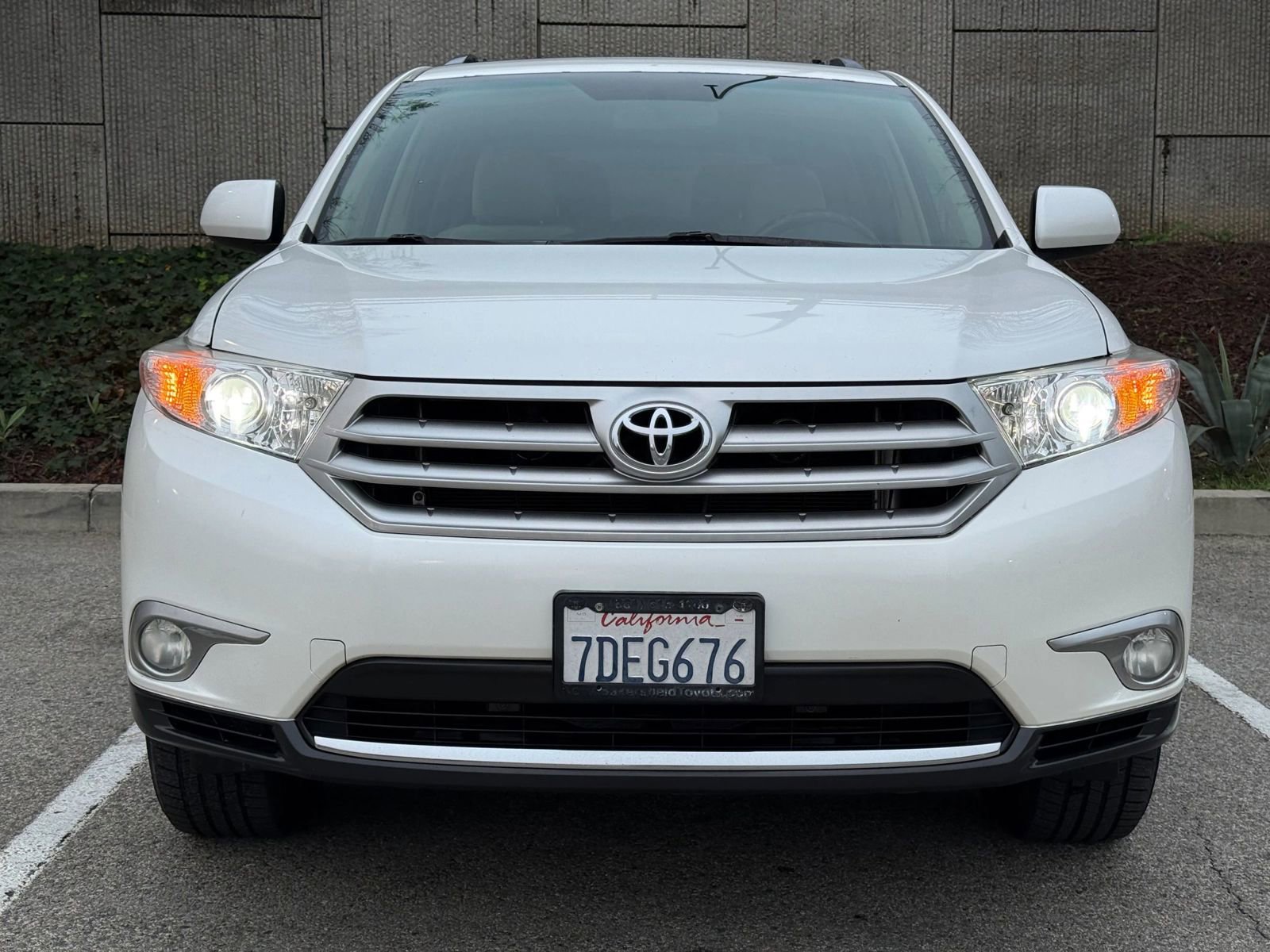 Used 2011 Toyota Highlander SE w/ Tech Pkg FWD image 4