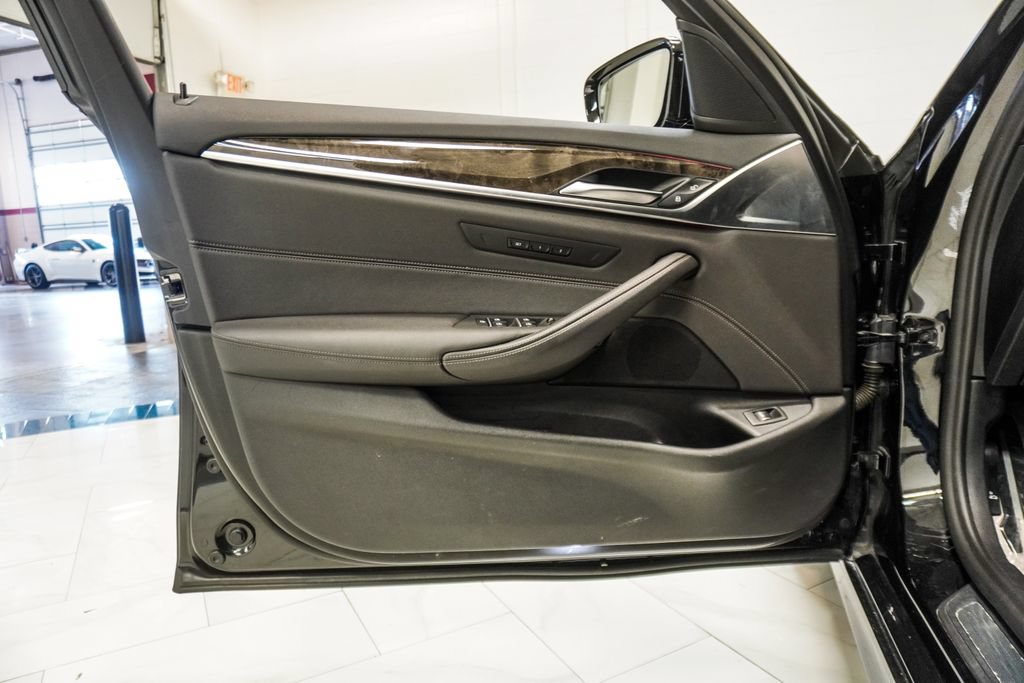 Used 2021 BMW 530i xDrive w/ M Sport Package AWD/4WD image 17
