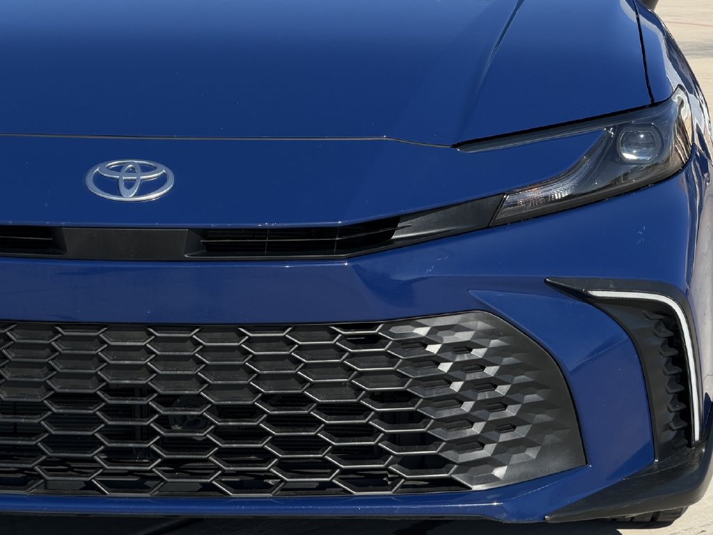 Used 2025 Toyota Camry SE FWD image 8