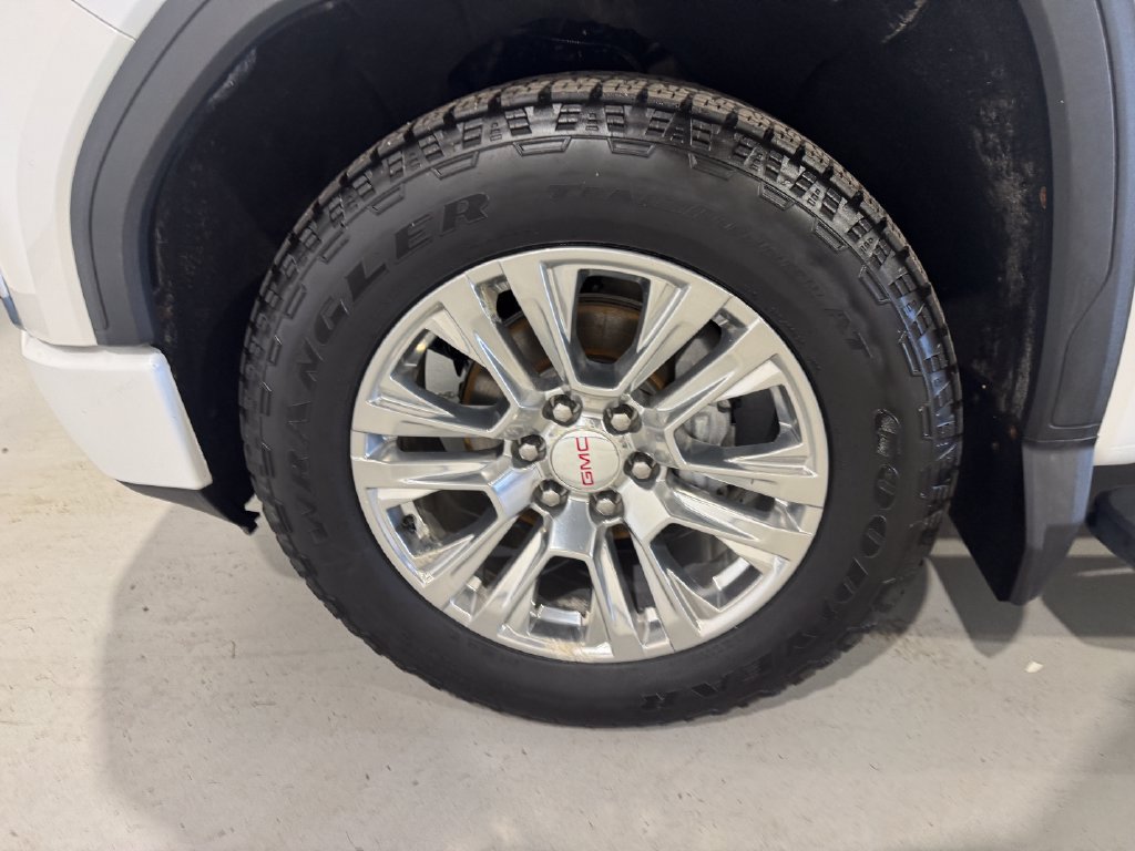 Used 2021 GMC Sierra 1500 Denali w/ Driver Alert Package II AWD/4WD image 9