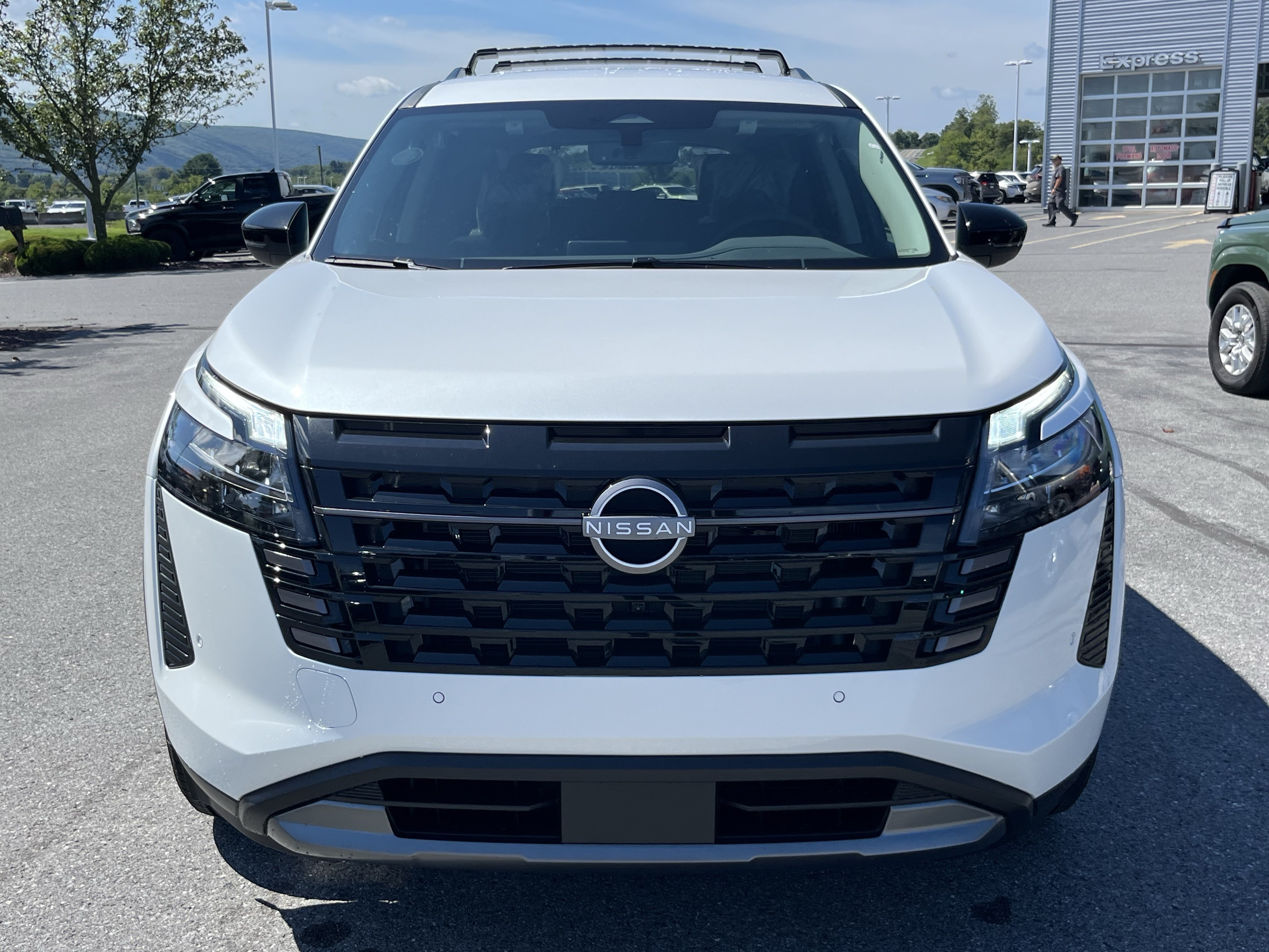 New 2026 Nissan Pathfinder SL AWD/4WD image 12