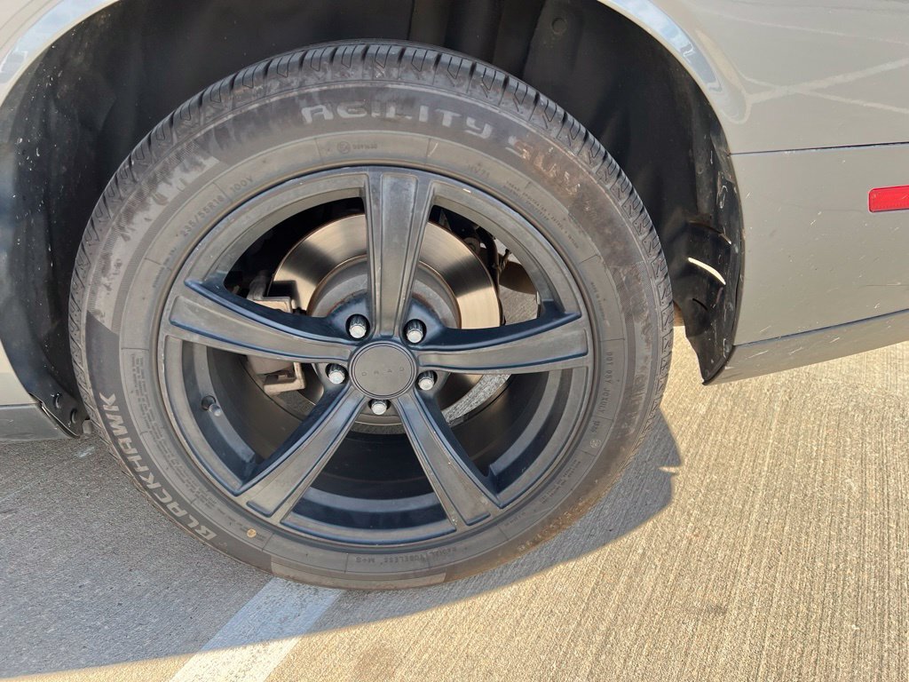 Used 2017 Dodge Challenger SXT RWD image 5