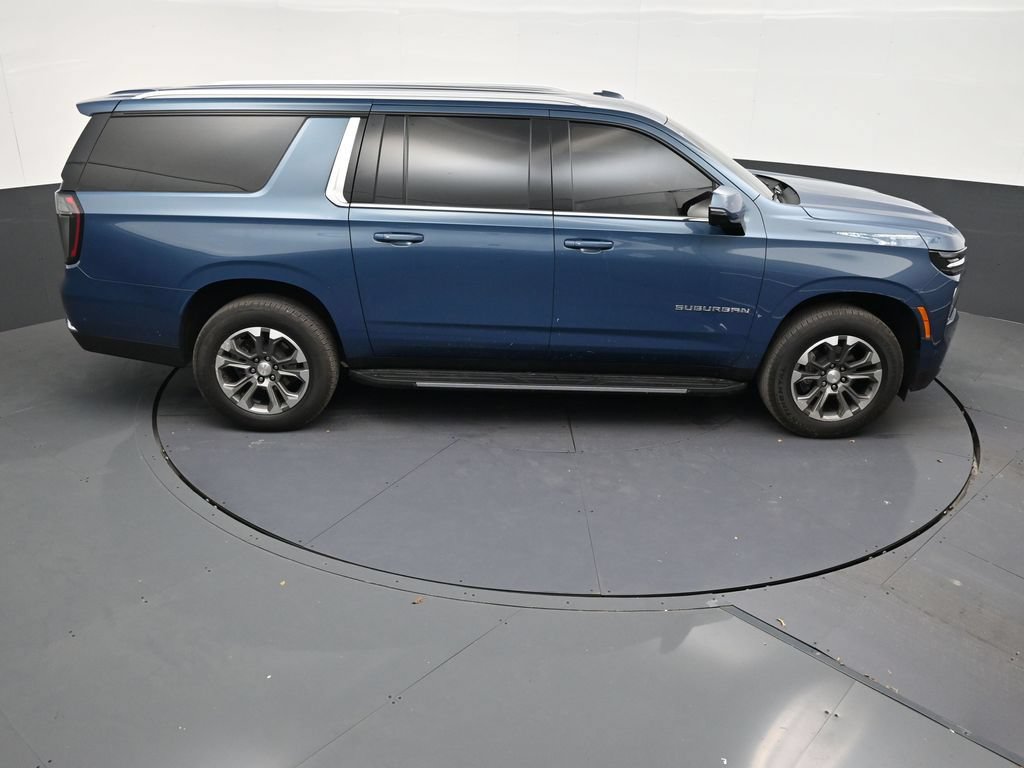 Used 2025 Chevrolet Suburban LT w/ Comfort Package RWD image 17
