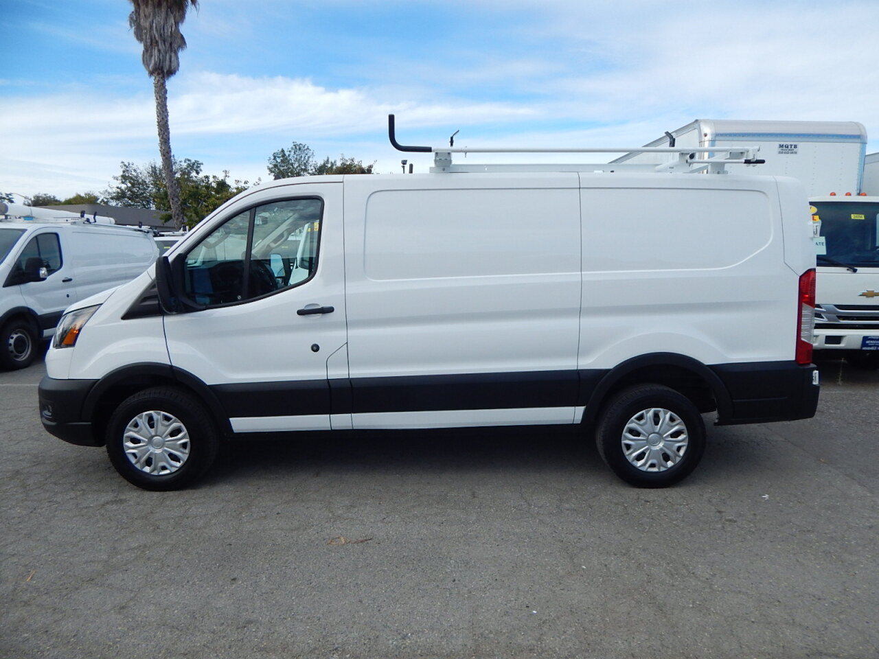 Used 2025 Ford Transit 250 Low Roof w/ Exterior Upgrade Package RWD image 5