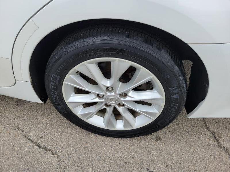 Used 2015 Lexus ES 300h w/ Navigation System Package image 10