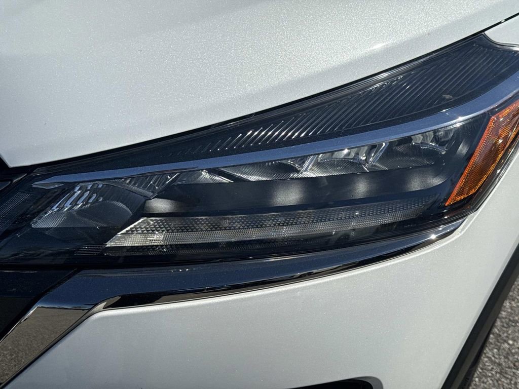 Certified 2023 Nissan Kicks SR w/ Exterior Package image 10