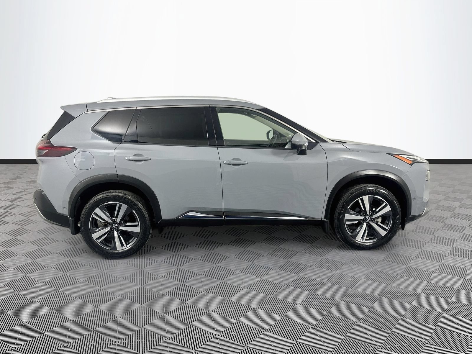 Used 2023 Nissan Rogue Platinum w/ Platinum Premium Package FWD image 8