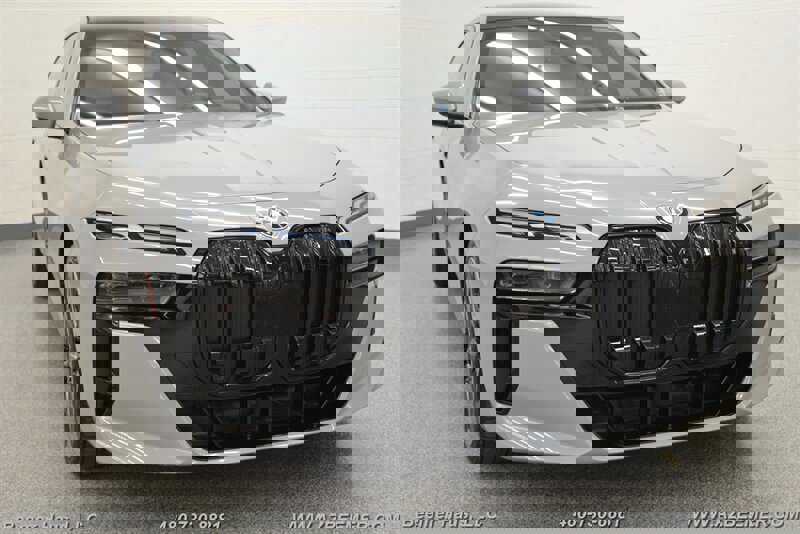 Used 2023 BMW 740i w/ Parking Assistance Package RWD image 5