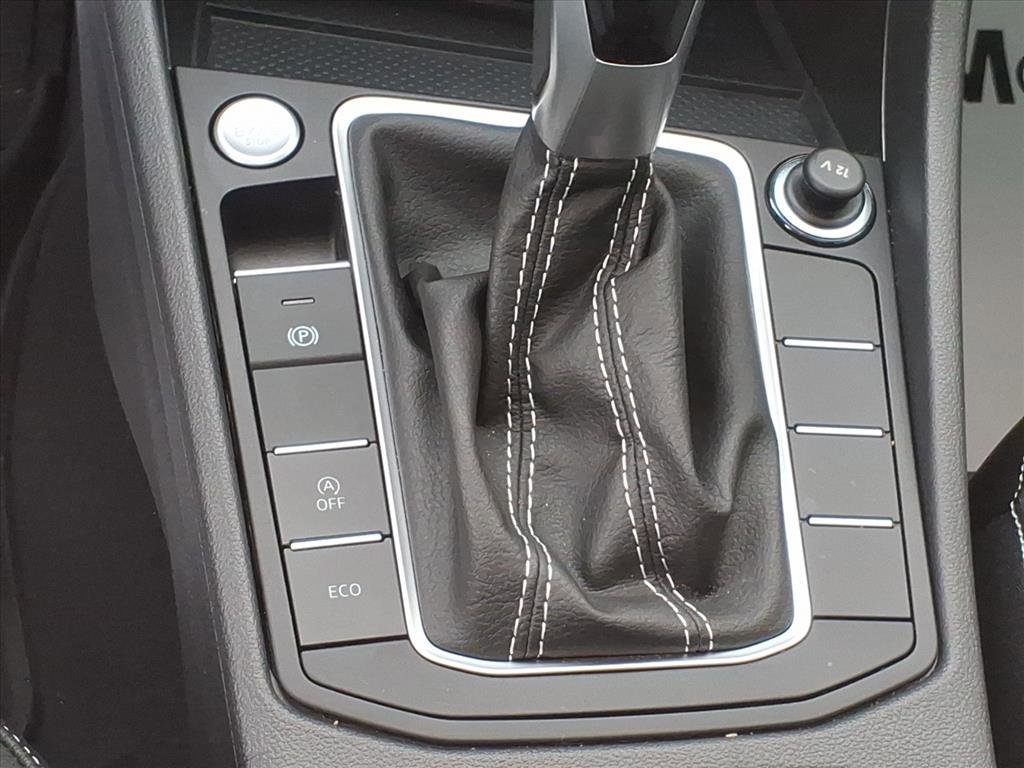 Used 2025 Volkswagen Jetta SE image 19