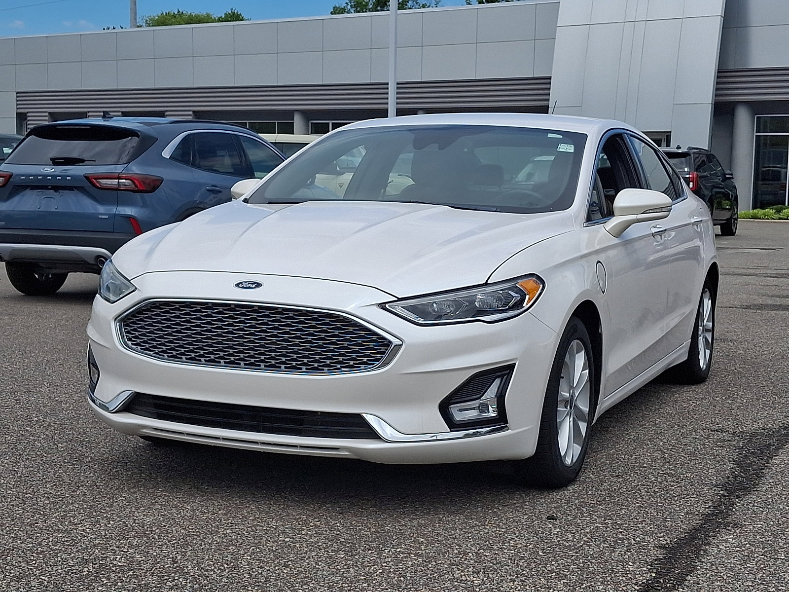 Used 2019 Ford Fusion Energi Titanium FWD image 4