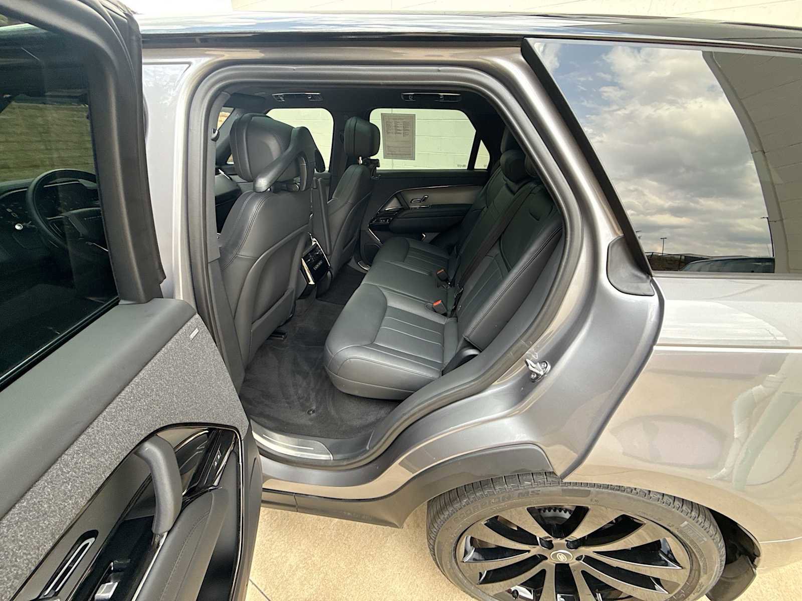 Certified 2025 Land Rover Range Rover Sport Dynamic SE image 24