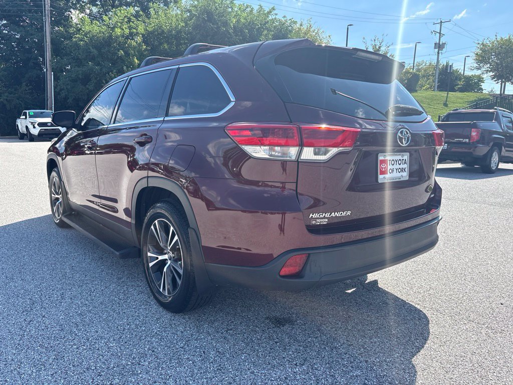 Used 2019 Toyota Highlander LE AWD/4WD image 5