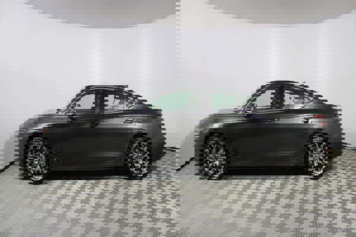 Used 2025 Genesis G70 2.5T image 31