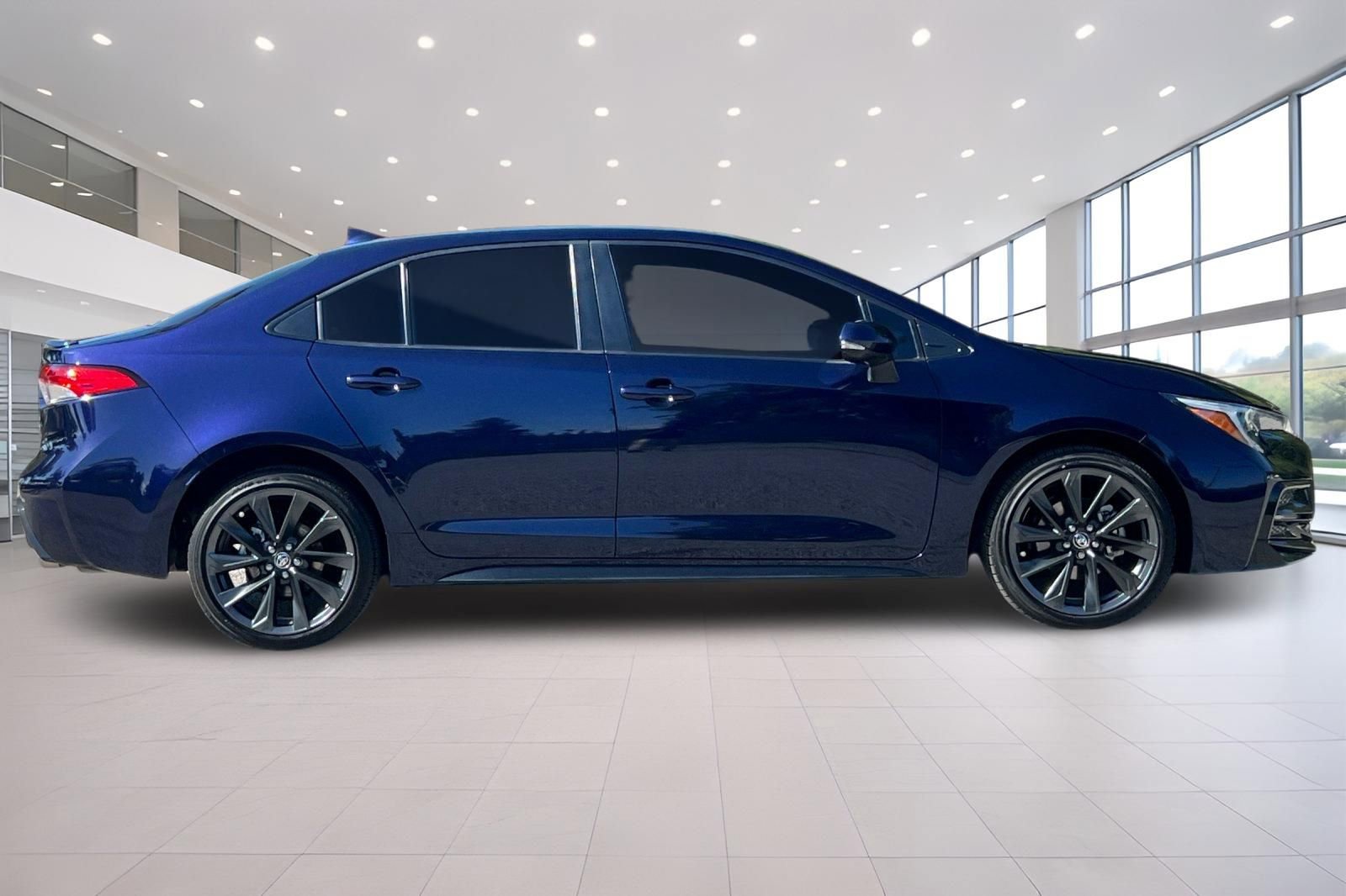 Used 2023 Toyota Corolla SE w/ SE Package FWD image 3