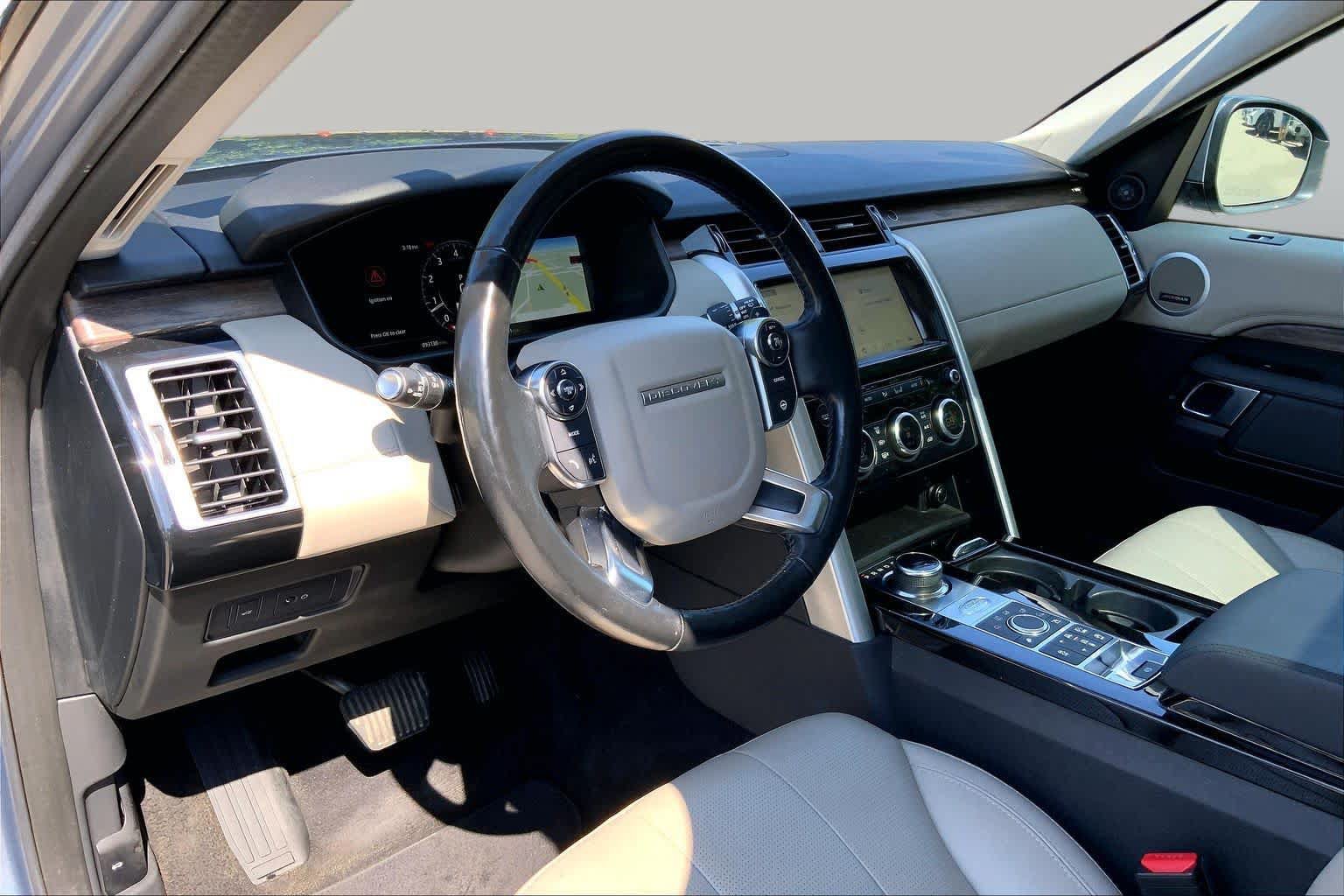 Used 2018 Land Rover Discovery HSE AWD/4WD image 18