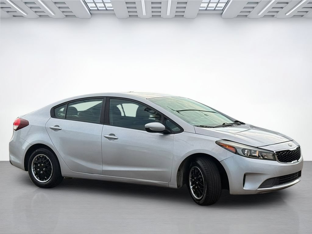 Used 2017 Kia Forte LX FWD image 4