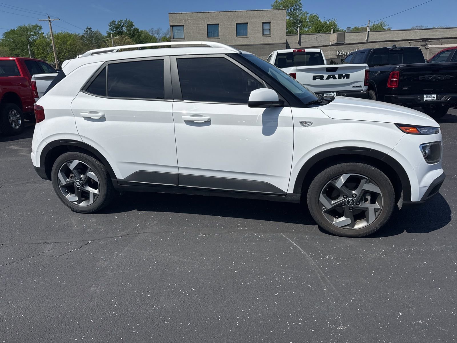 Used 2023 Hyundai Venue SEL w/ Cargo Package image 8