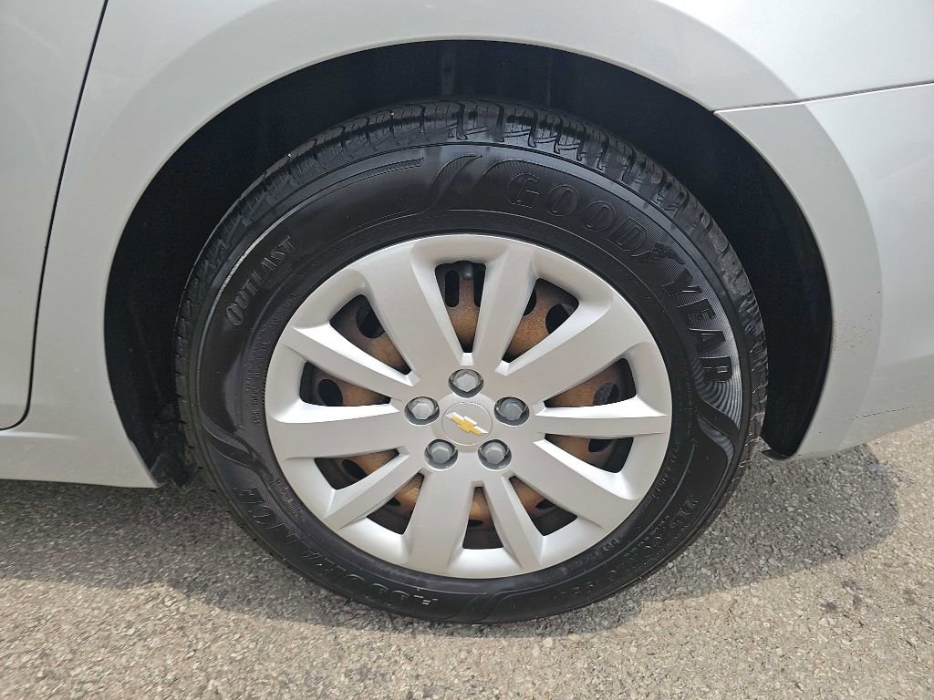 Used 2011 Chevrolet Cruze LS image 24