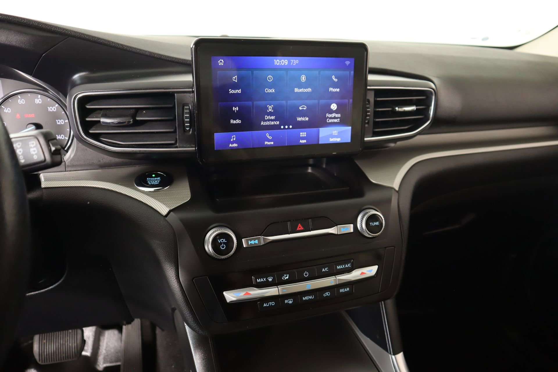 Used 2020 Ford Explorer XLT w/ Equipment Group 202A image 5