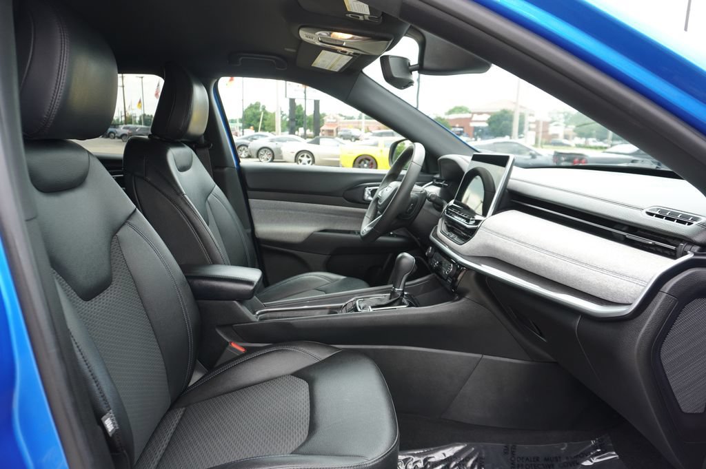 Used 2024 Jeep Compass Latitude AWD/4WD image 30