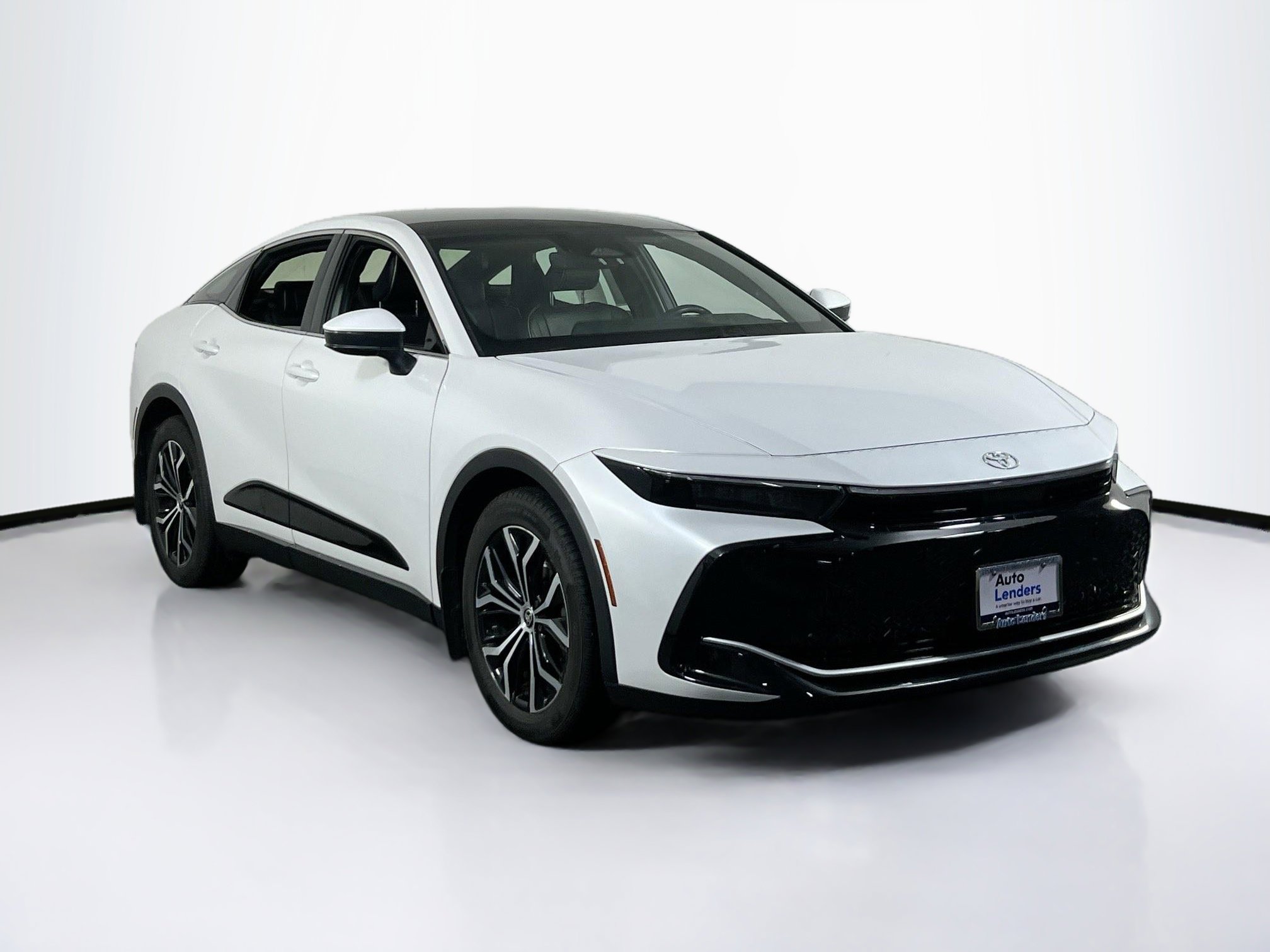 Used 2023 Toyota Crown Limited image 3