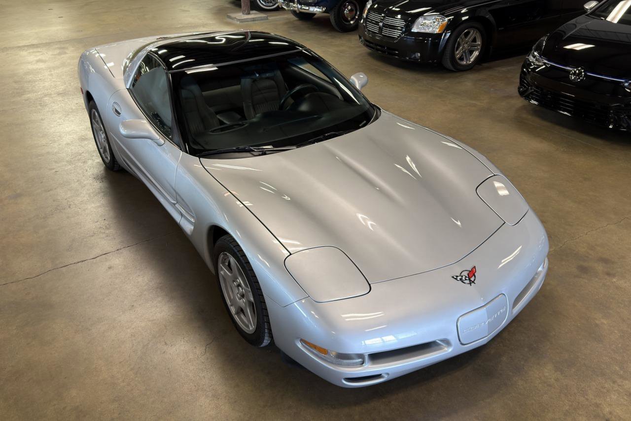 Used 1997 Chevrolet Corvette Coupe w/ Memory Pkg RWD image 4