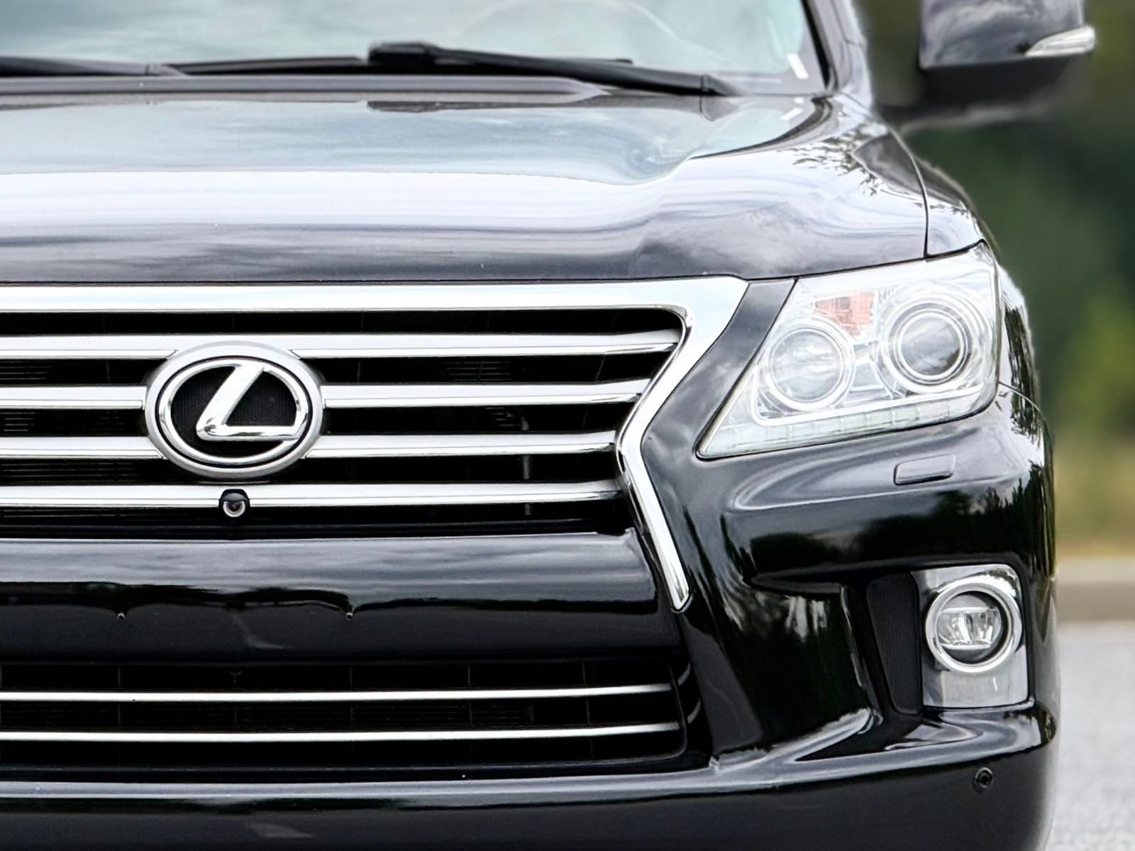 Used 2015 Lexus LX 570 4WD w/ Luxury Package image 14