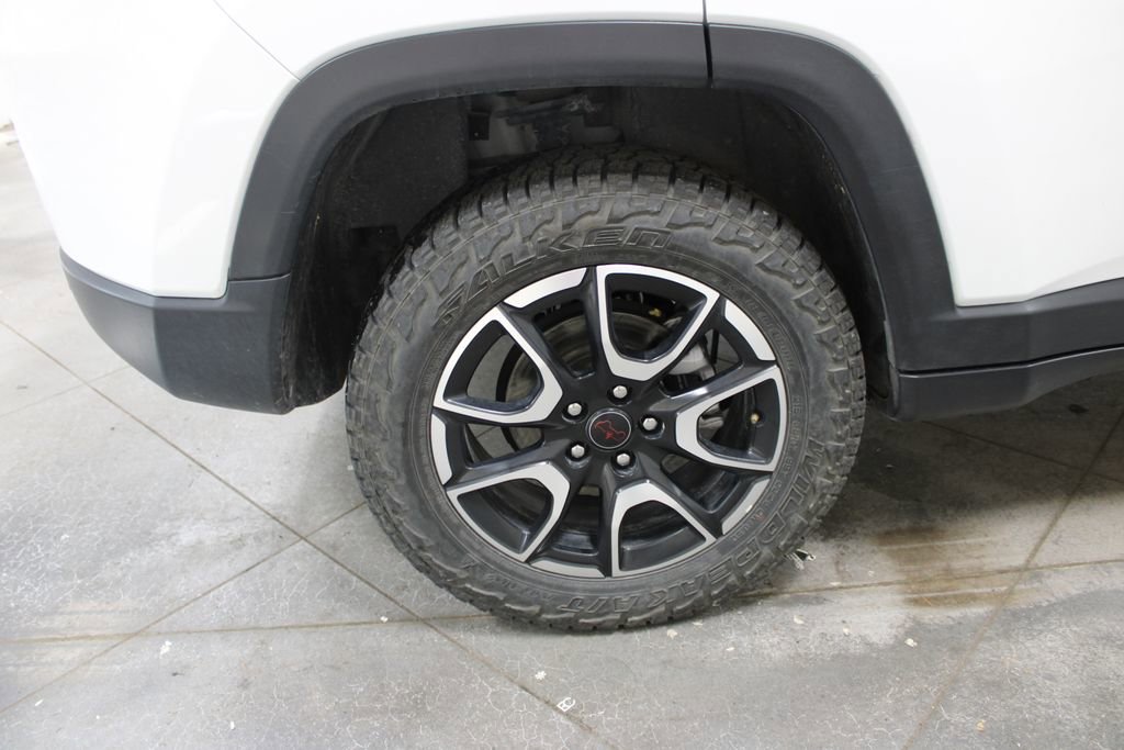 Used 2025 Jeep Compass Trailhawk AWD/4WD image 36