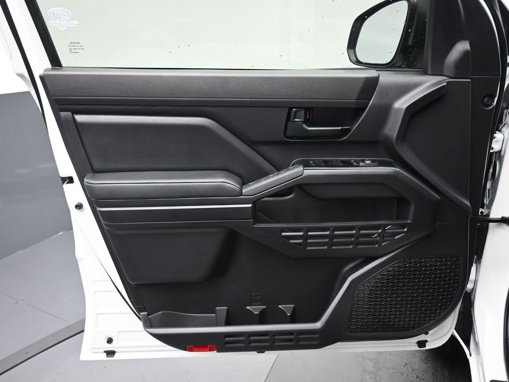 Used 2025 Toyota Tacoma SR image 9