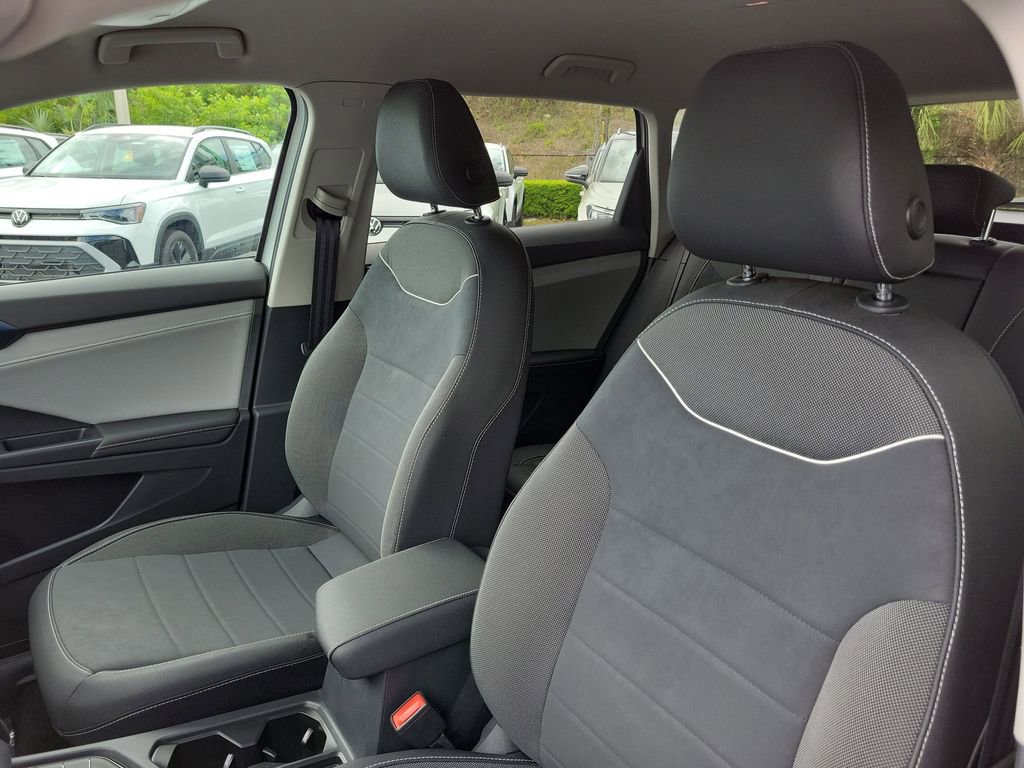 Used 2024 Volkswagen Taos SE FWD image 21