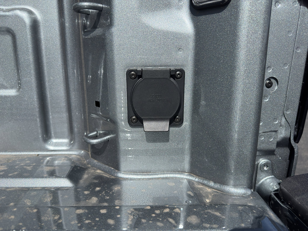 New 2026 GMC Sierra 1500 SLT w/ SLT Convenience Package image 32