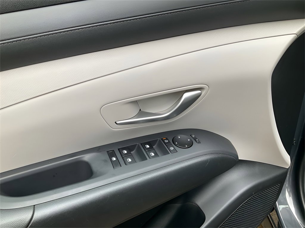 Certified 2025 Hyundai Tucson SE image 17
