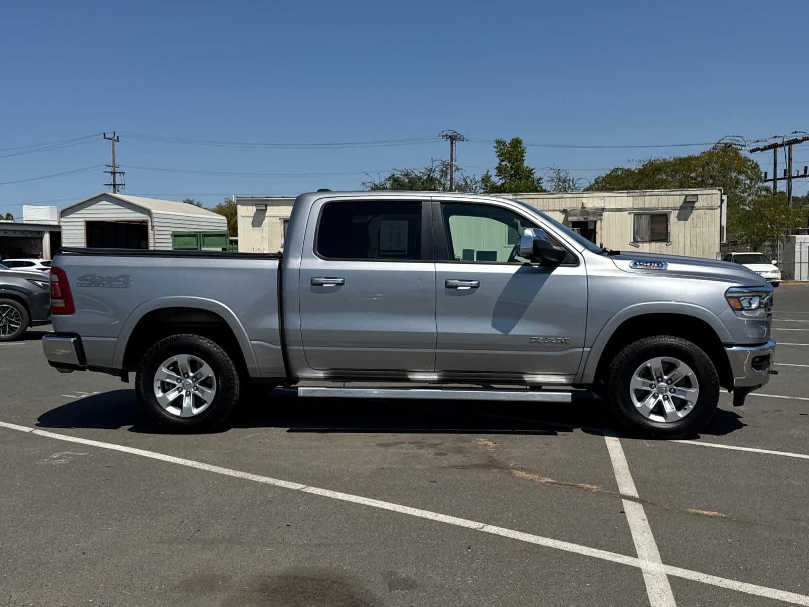Used 2022 RAM 1500 Laramie w/ Off Road Group AWD/4WD image 6