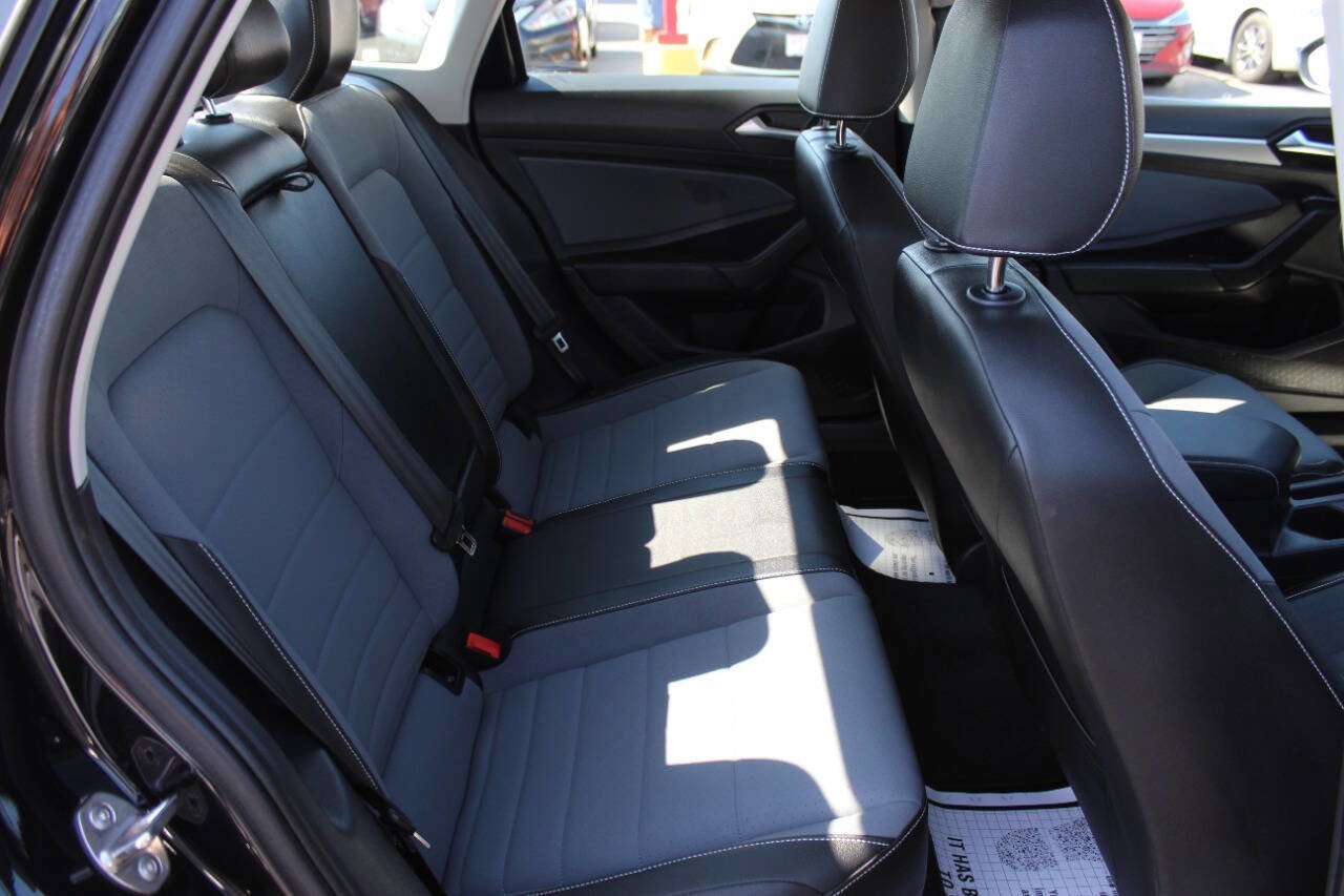 Used 2025 Volkswagen Jetta SE image 11