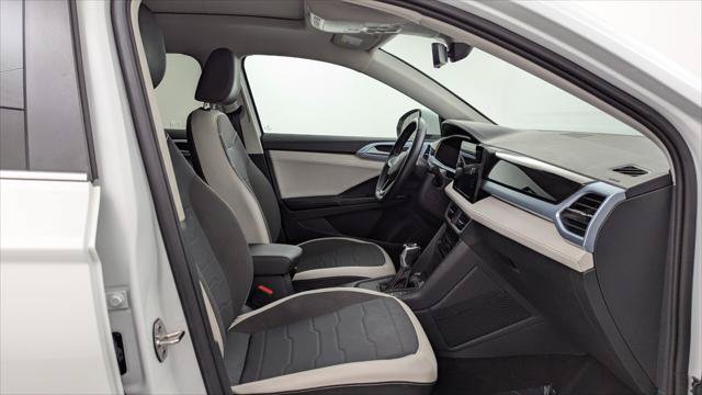 Used 2025 Volkswagen Taos SE w/ Panoramic Sunroof Package FWD image 21