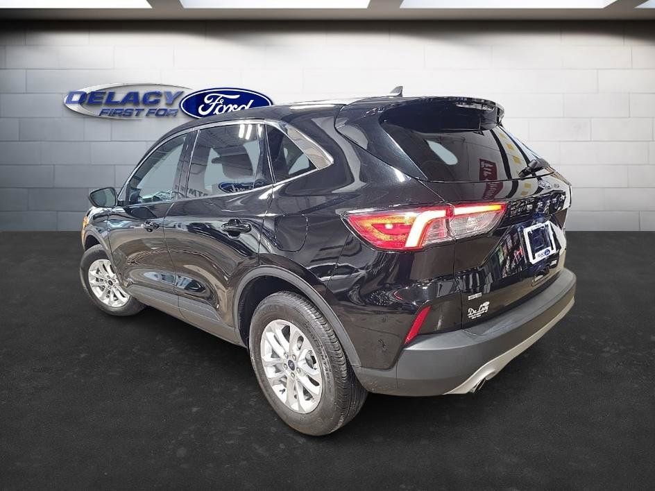 Used 2022 Ford Escape SE w/ Cold Weather Package image 3