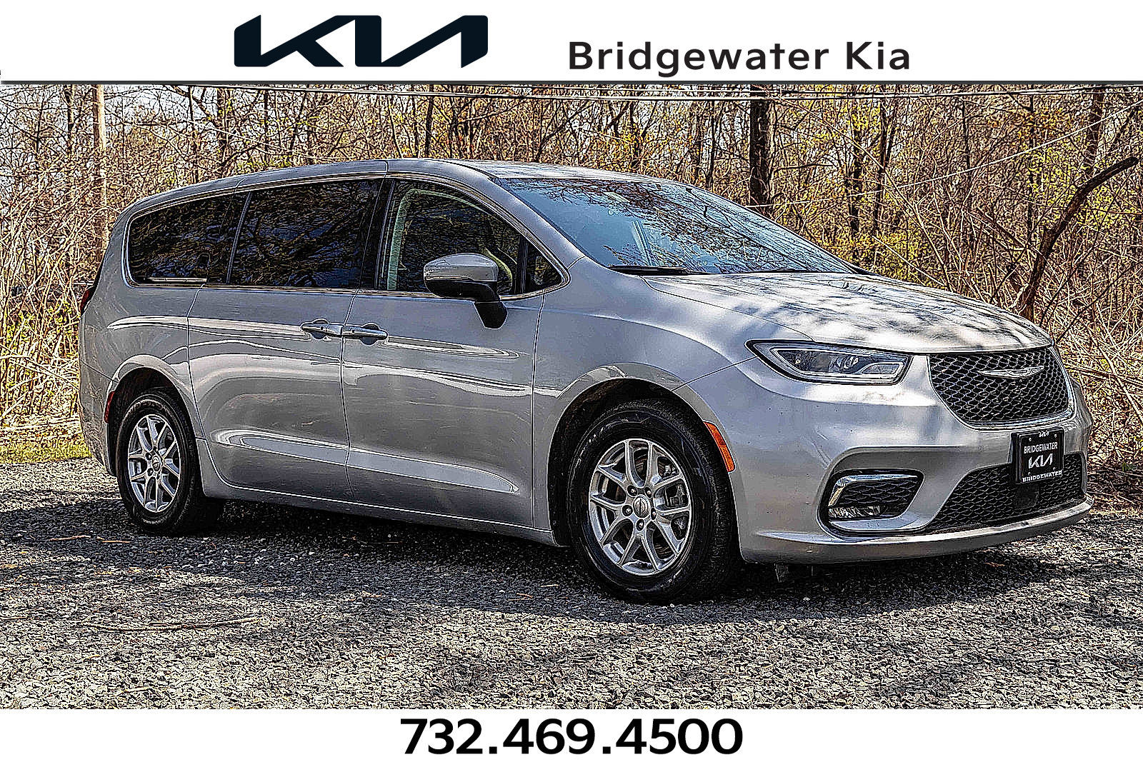 Used 2023 Chrysler Pacifica Touring-L FWD image 1