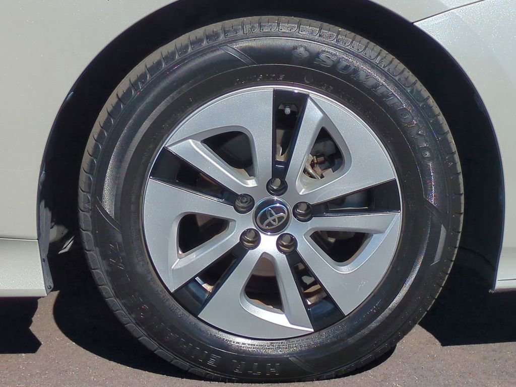 Used 2016 Toyota Prius Four image 11