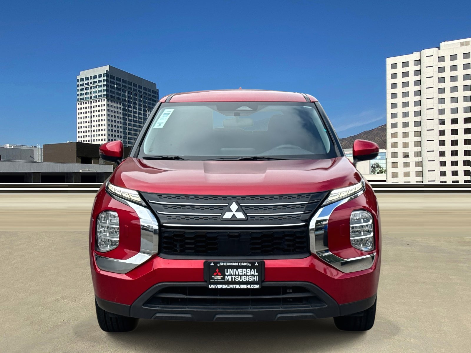 Used 2022 Mitsubishi Outlander ES image 2