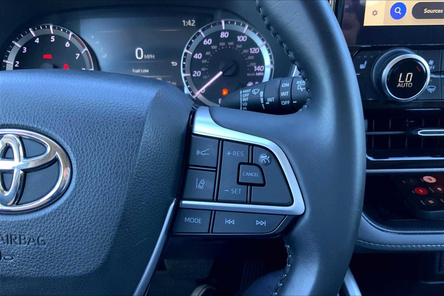 Certified 2023 Toyota Highlander XLE image 21