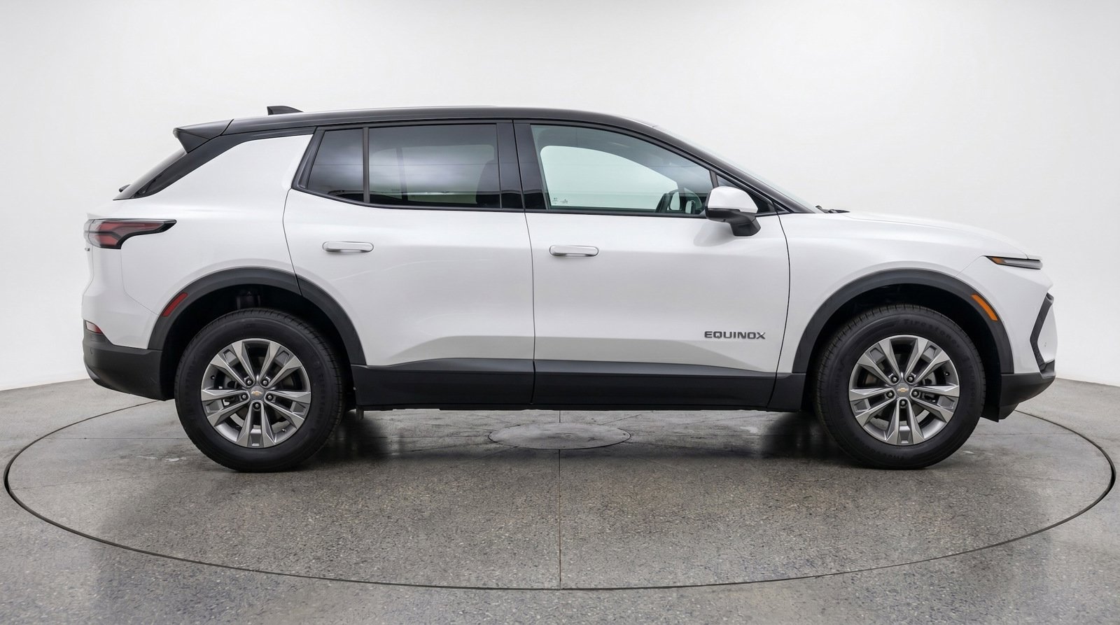 Used 2025 Chevrolet Equinox LT FWD image 8