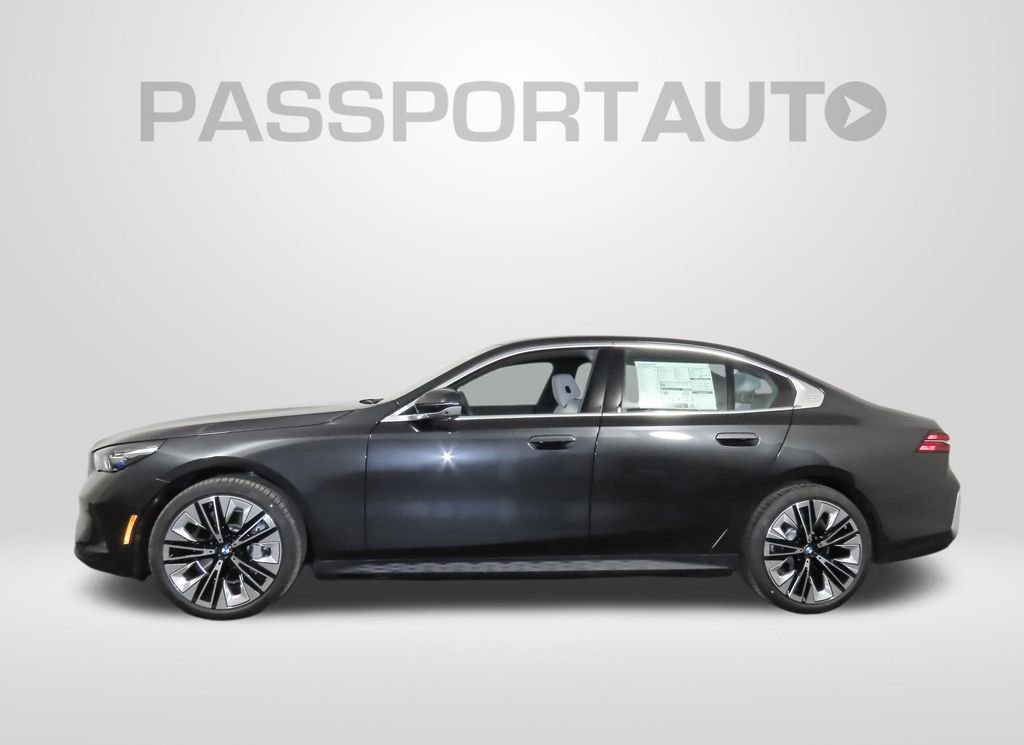 Used 2025 BMW 530i xDrive w/ Premium Package AWD/4WD image 2