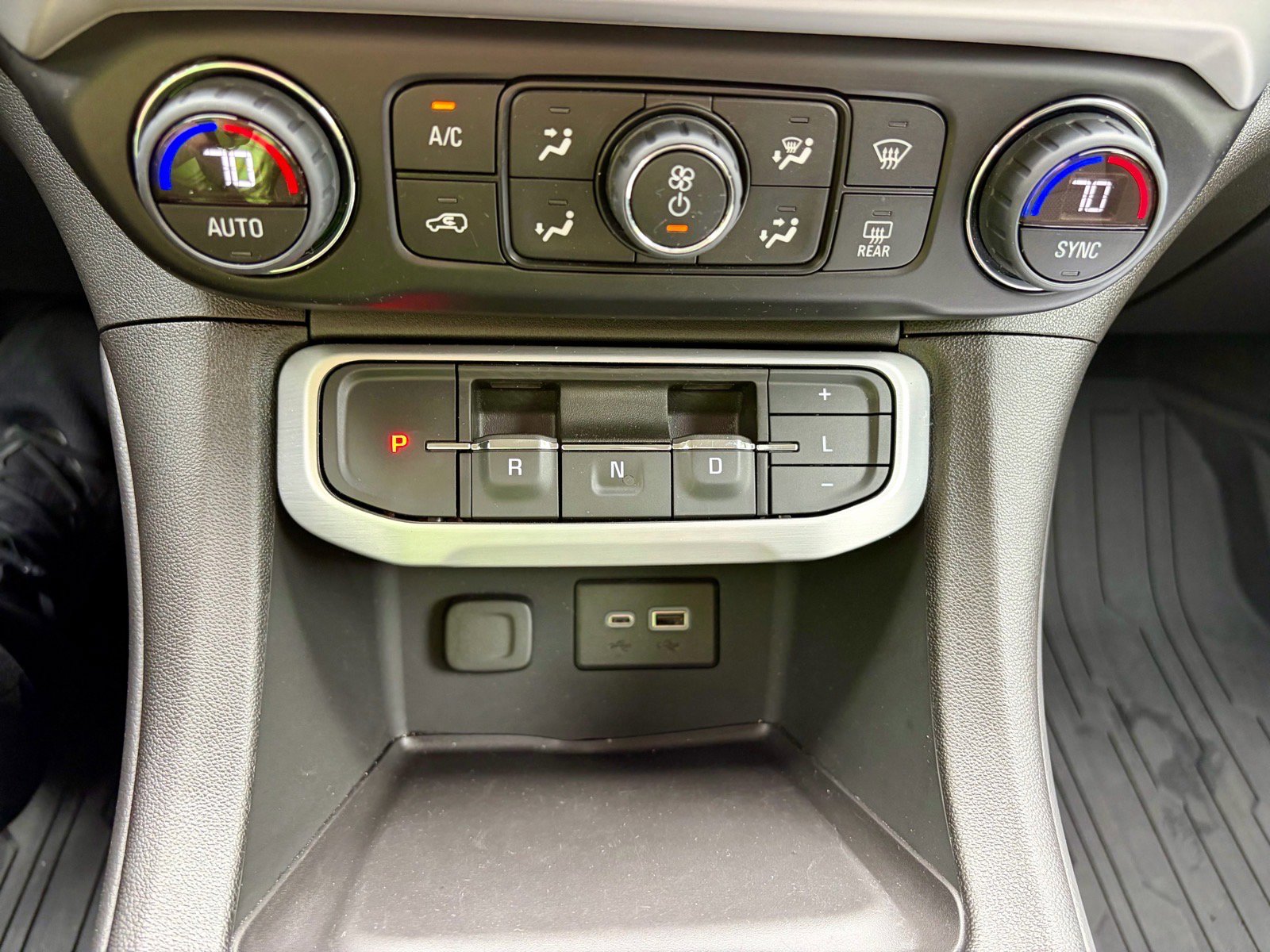 Used 2023 GMC Acadia SLE w/ Driver Convenience Package FWD image 28