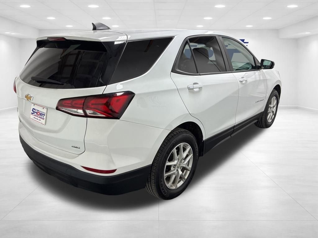 Used 2022 Chevrolet Equinox LS w/ LS Convenience Package AWD/4WD image 4