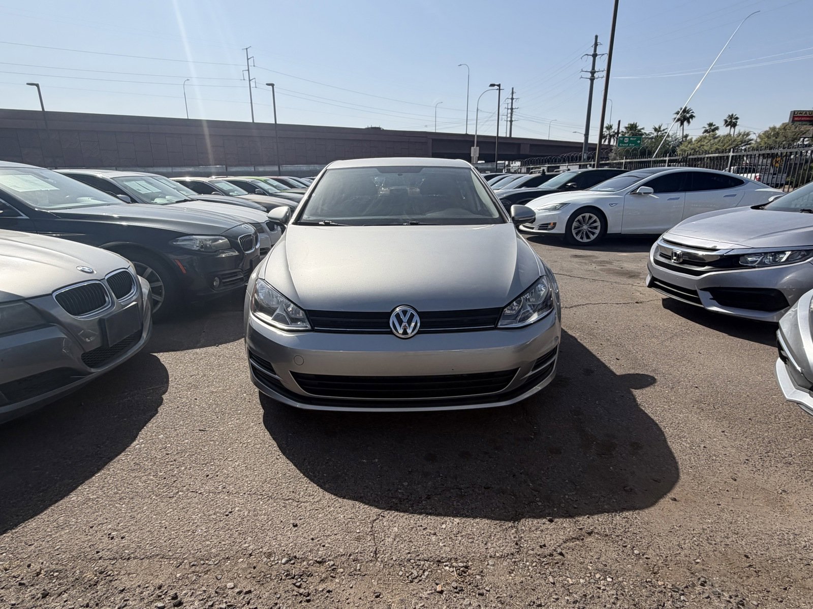 Used 2016 Volkswagen Golf SE FWD image 2