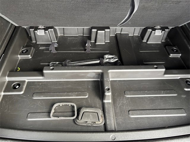 Used 2023 GMC Yukon XL SLE image 32