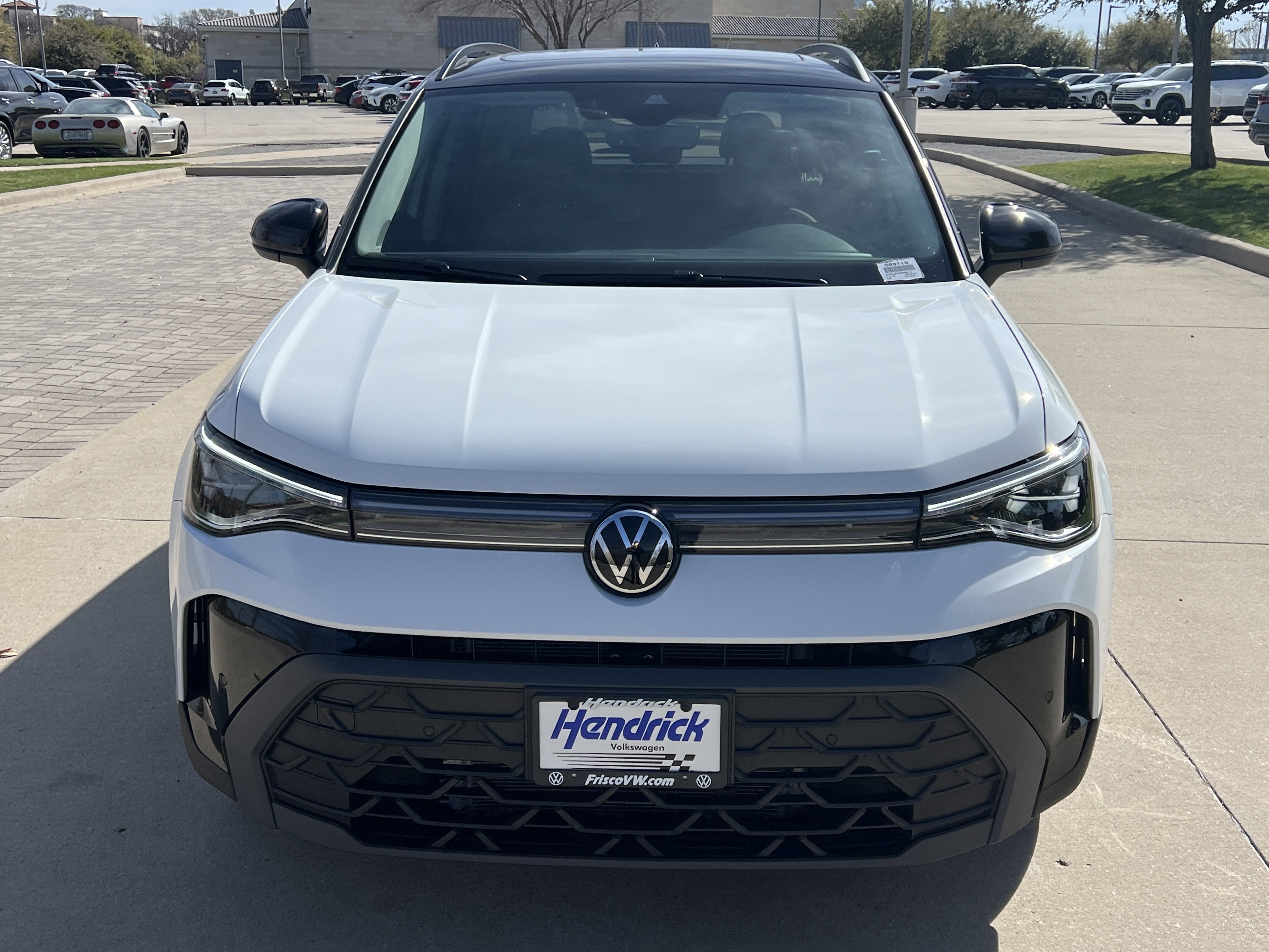 Certified 2025 Volkswagen Taos SE image 3