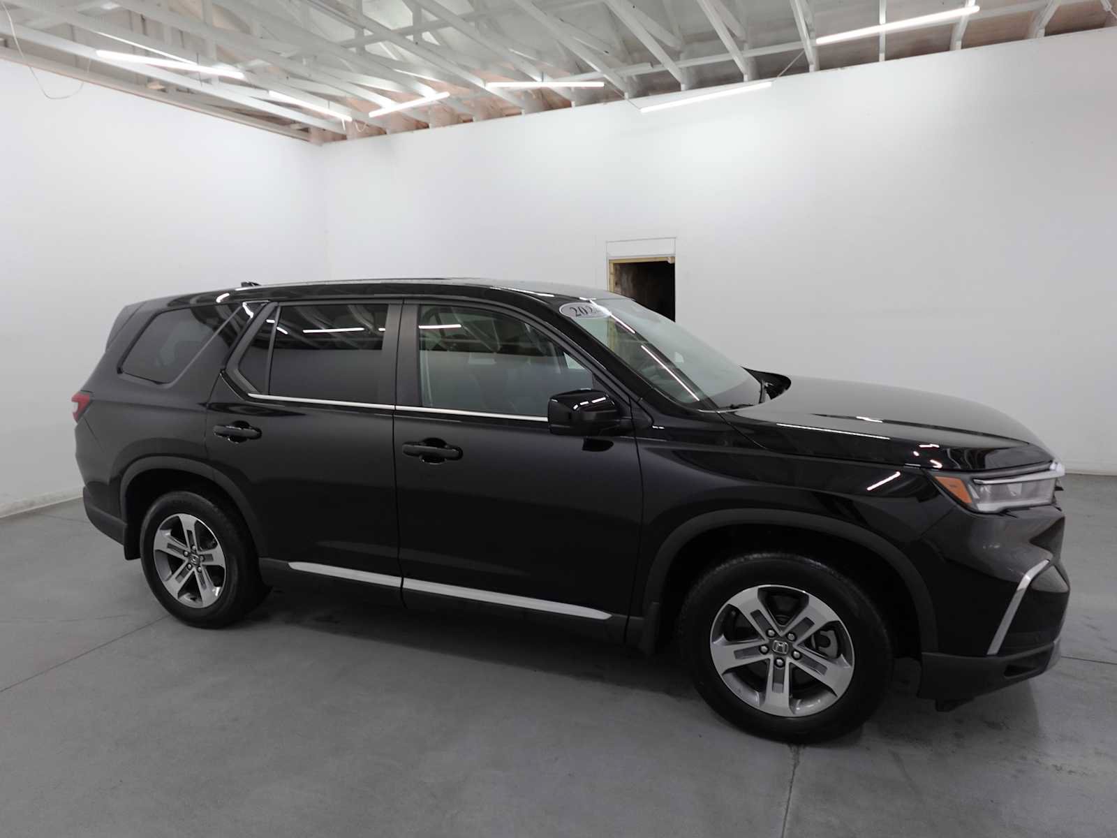 Used 2024 Honda Pilot EX-L image 4