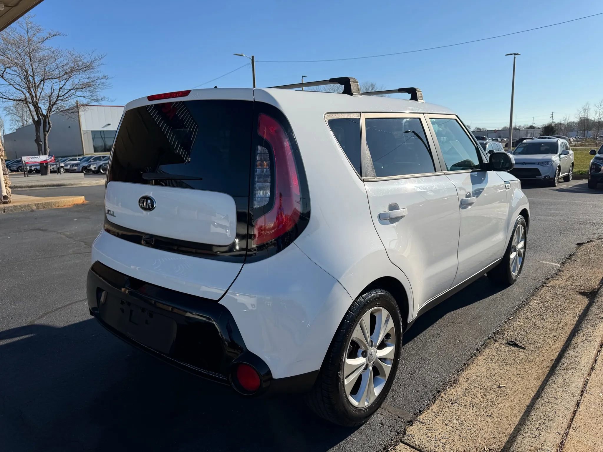 Used 2016 Kia Soul + image 6