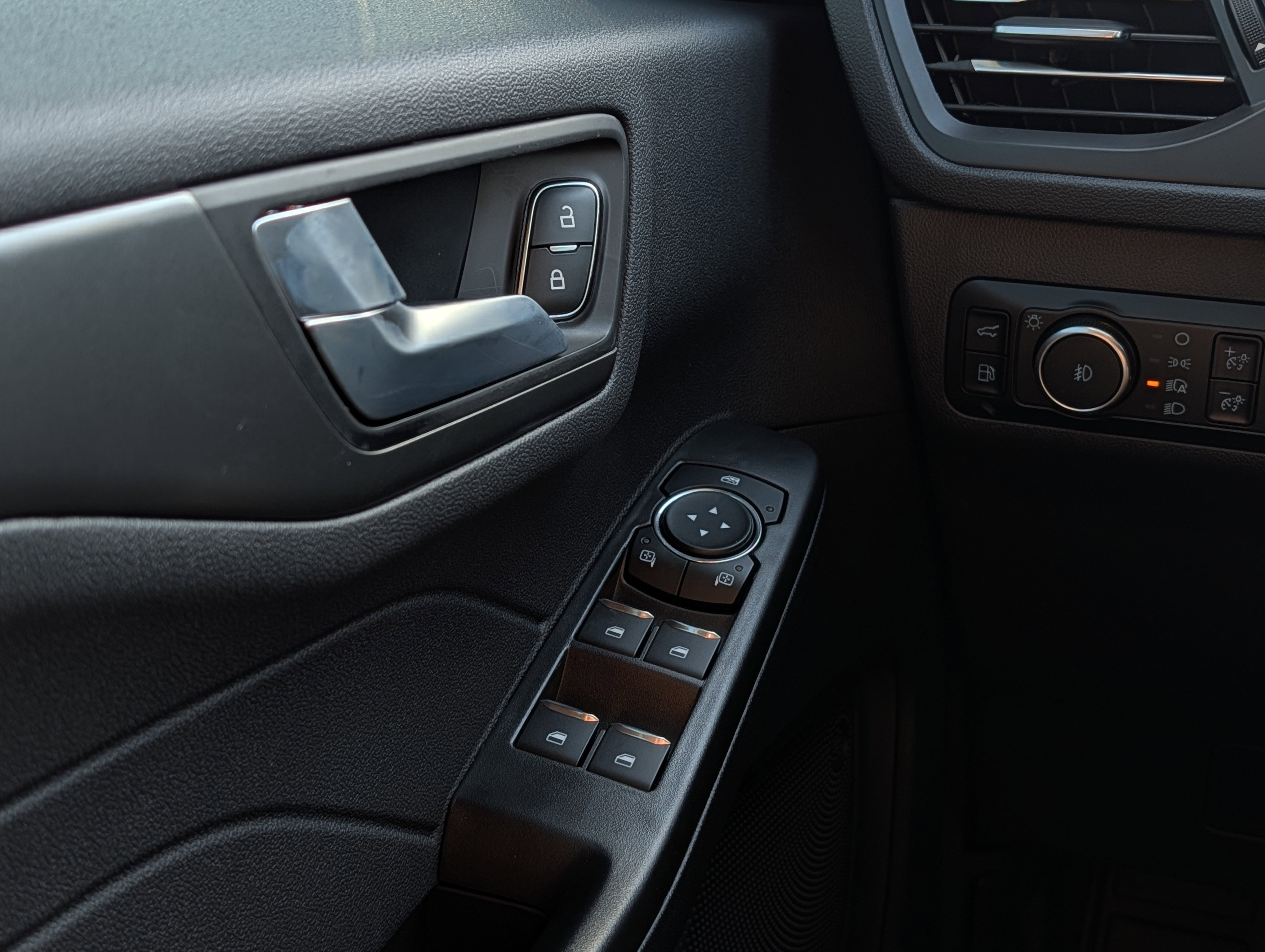 New 2026 Ford Escape SE FWD image 25